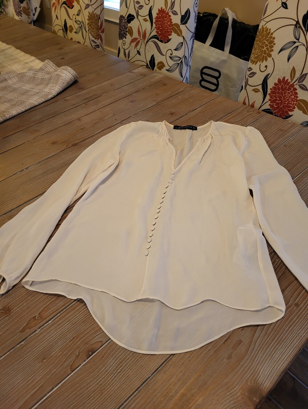 ZARA Light Cream Button-Front Long-Sleeve Women's Blouse